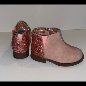 Girl's ankle bootie 7c